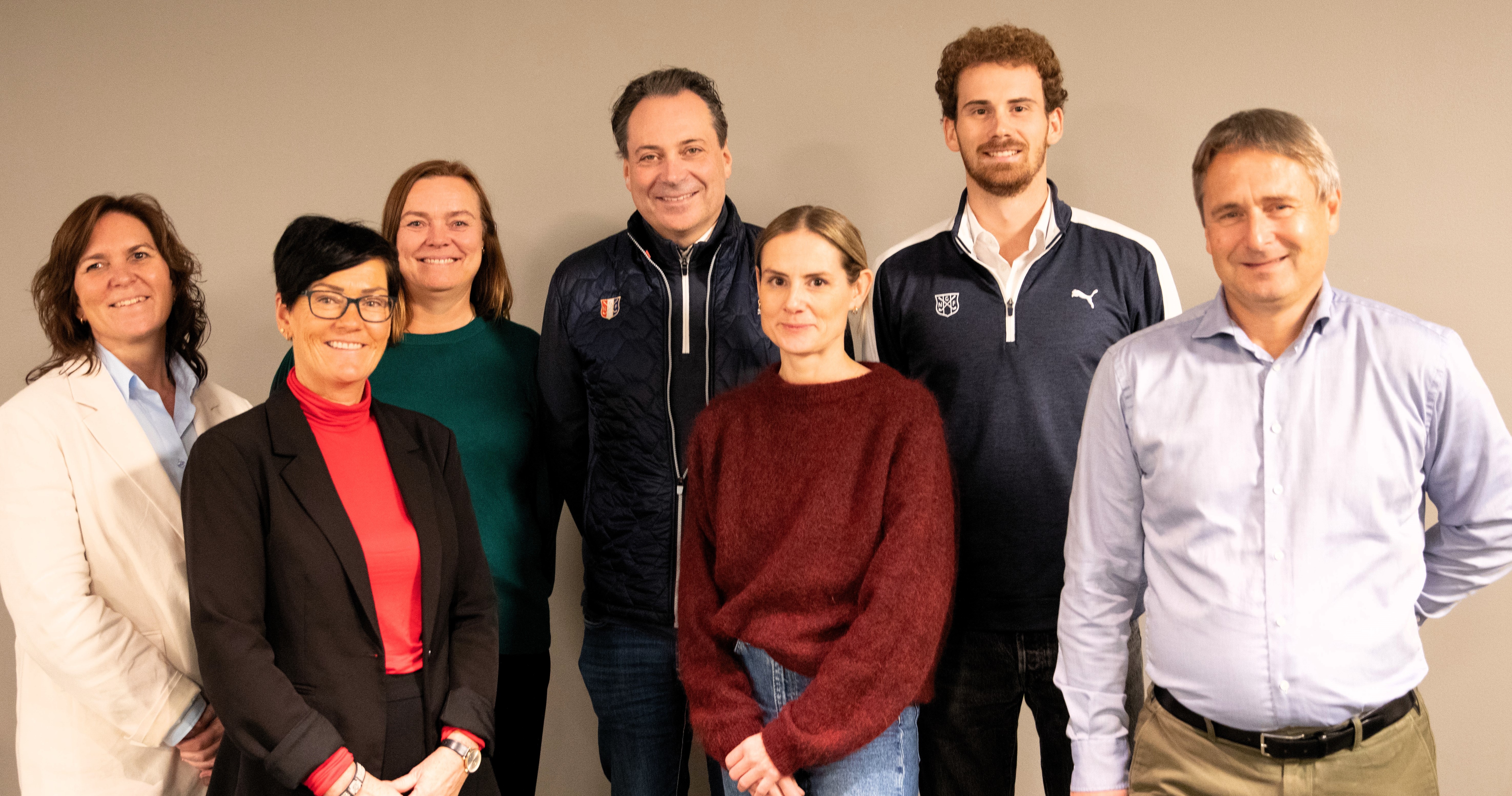 Det nye styret (fv): Anya Markhus, Monica Wara, Vigdis Flaat Sørra, Øyvind Krag Ingul, Anja Solevågseide, Magnus Boland Haugen og Stein Nilsen (Ole Berge Ramsnes var ikke til stede).